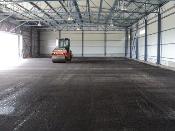 Construction of an enclosed aircraft storage hangar (FACT)